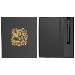 Bild på Moleskine presentset med anteckningsbok och penna
