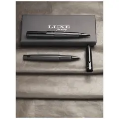 Bild på Gloss duo-penna i presentset (svart bläck)