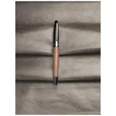 Bild på Loure kulspetspenna med pennkropp i trä (svart bläck)