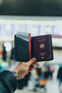 Bild på Travelfinder RCS passhållare, spåras i alla länder