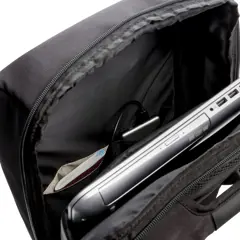 Bild på Swiss Peak 15" stöldskyddad RFID & USB-ryggsäck, PVC-fri