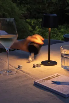 Bild på Zenic RCS återvunnen plast USB laddningsbar bordslampa