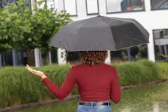 Bild på 21" Impact AWARE™ återvunnen PET 190T Pongee paraply, 2 färger