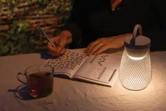 Bild på Aurora RCS återvunnen plast USB-uppladdningsbar bordslampa