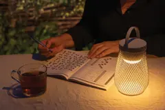 Bild på Aurora RCS återvunnen plast USB-uppladdningsbar bordslampa