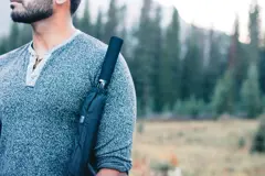 Bild på Swiss Peak Aware™ återvunnen PET ultralätt manuellt 25”paraply
