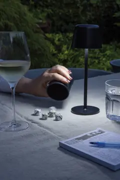 Bild på Zenic RCS återvunnen plast USB laddningsbar bordslampa