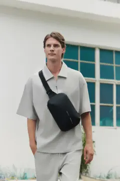 Bild på Urban vattenresistent Expanderbar Cross Body