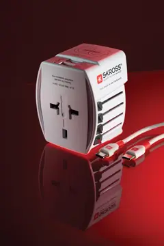 Bild på SKROSS världsreseadapter MUV 65W PD med USB C-kabel