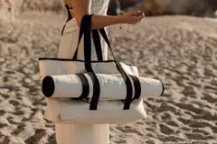 Bild på VINGA Volonne AWARE™ återvunnen canvas strandväska
