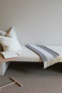 Bild på VINGA Tella Aware™ polylana® pläd