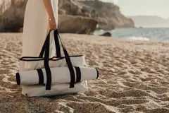 Bild på VINGA Volonne AWARE™ återvunnen canvas strandväska