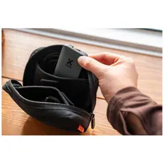Bild på Xtorm 65 W snabbladdare set med kabel och resefodral för resor