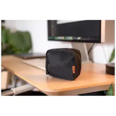 Bild på Xtorm 65 W snabbladdare set med kabel och resefodral för resor