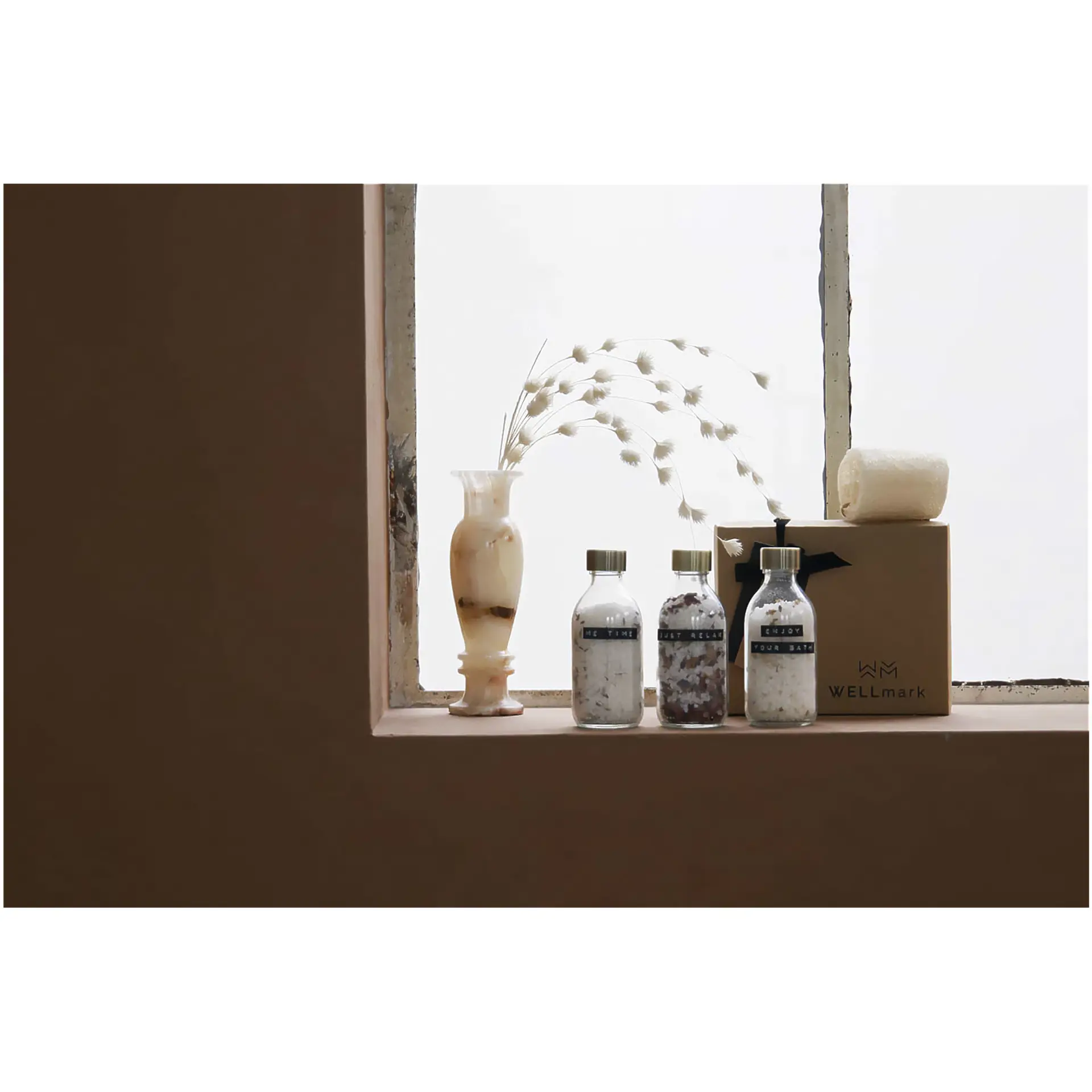 Bild på 3-delad presentförpackning med badsalt, 200 ml - Wellmark Just Relax 