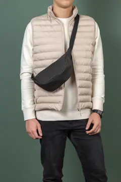 Bild på Crescent AWARE™ återvunnen PET Halvmåneformad crossbody-väska