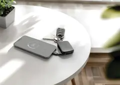 Bild på Nexo RCS nyckelringspowerbank 2000 mAh med integrerade kabla