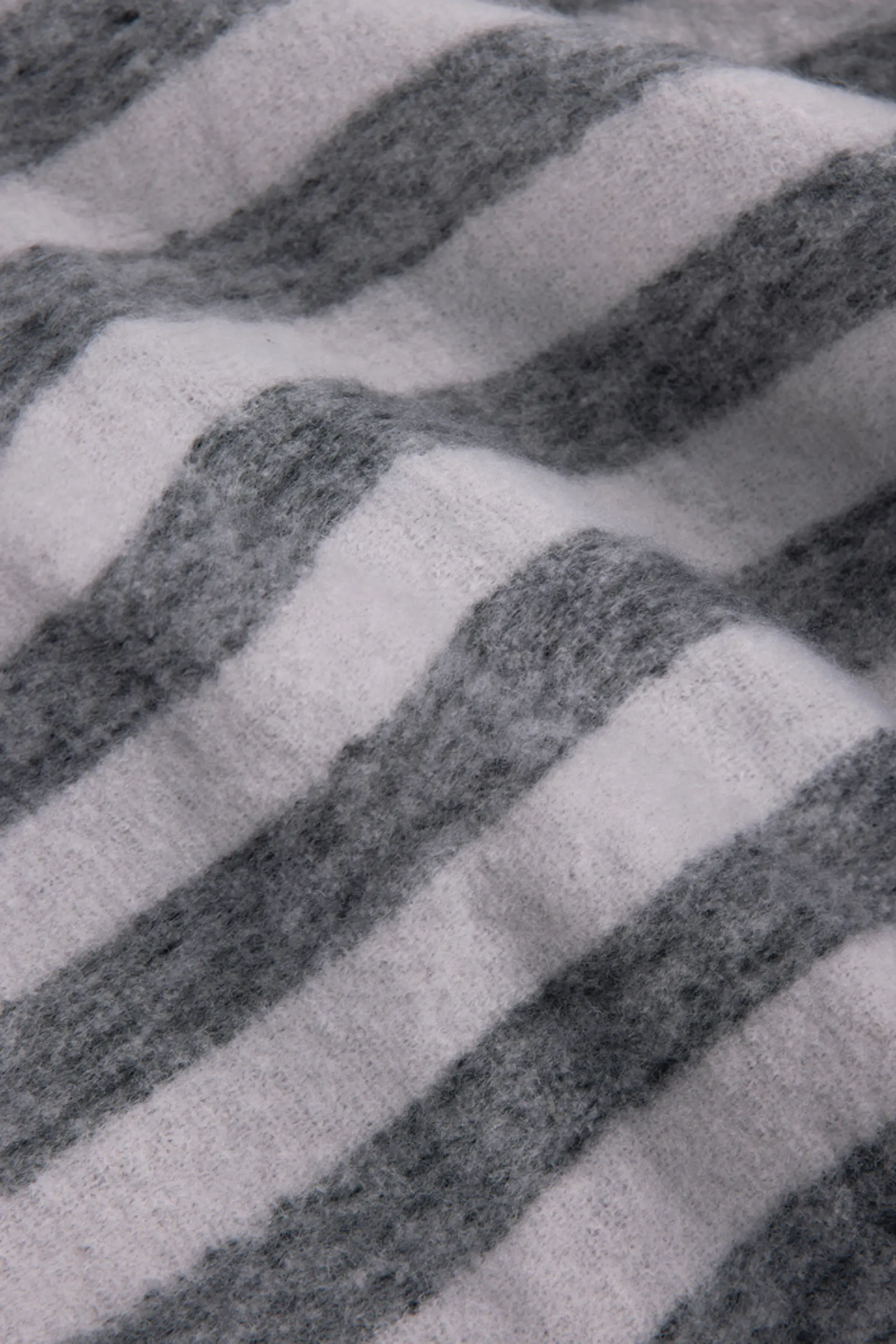 Bild på VINGA Lioro GRS wool blend pläd