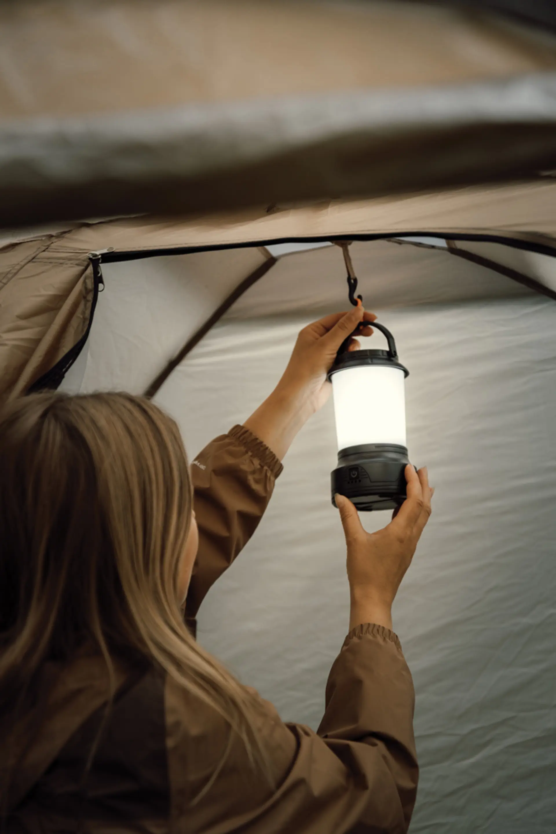 Bild på Nordic Drift Everest RCS Bright campinglampa med vev