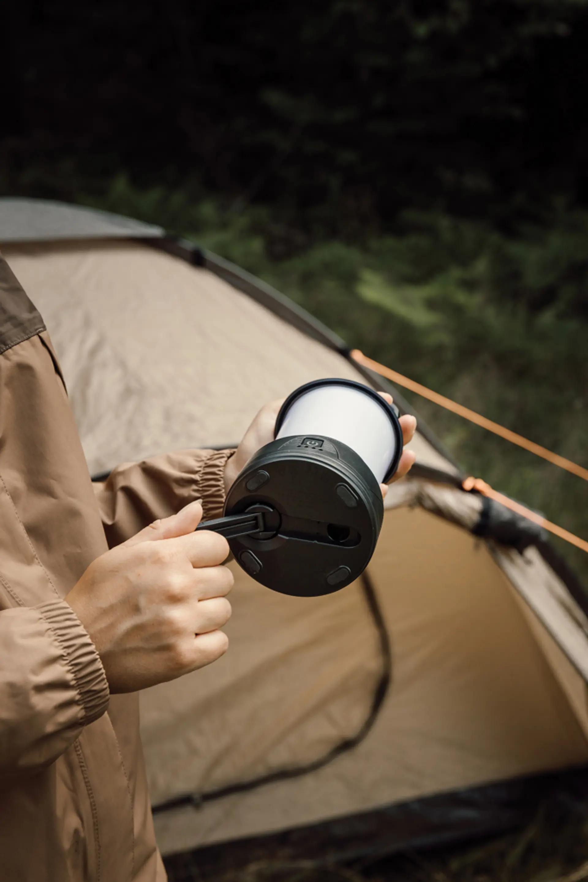 Bild på Nordic Drift Everest RCS Bright campinglampa med vev