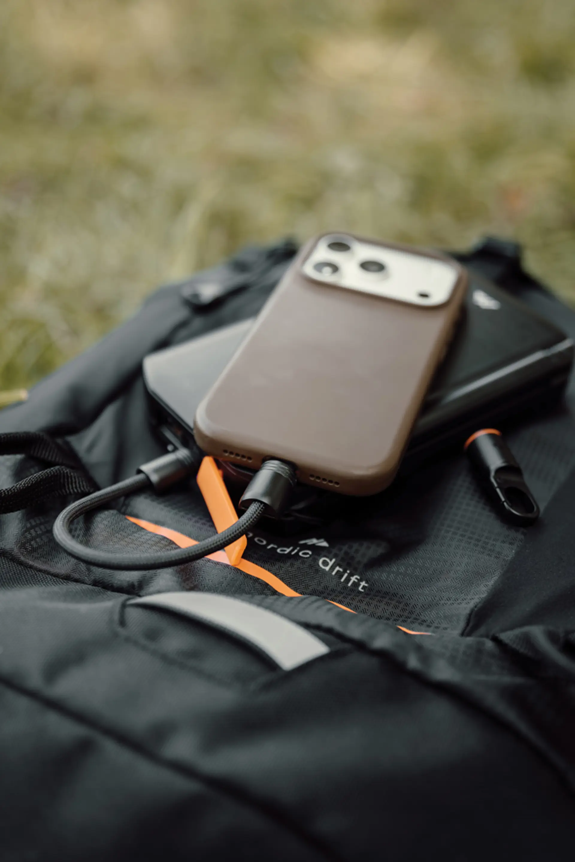 Bild på Nordic Drift Everest USB-C 60W snabbladdningskabel karbinhak